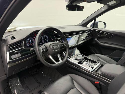 2022 Audi Q7 55 Premium Plus
