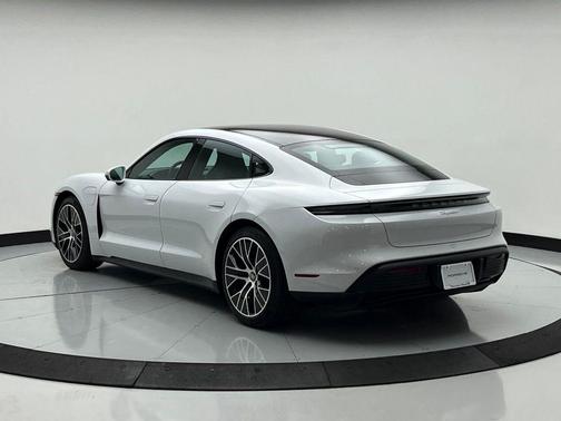 2022 Porsche Taycan 