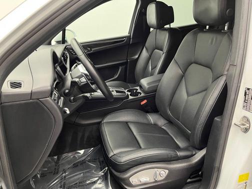 Carrara White 2020 Porsche Macan Macan
