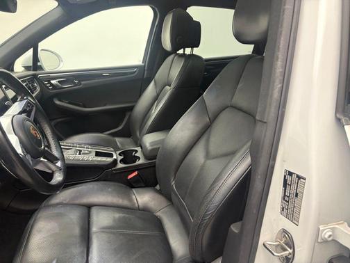 Carrara White 2020 Porsche Macan Macan