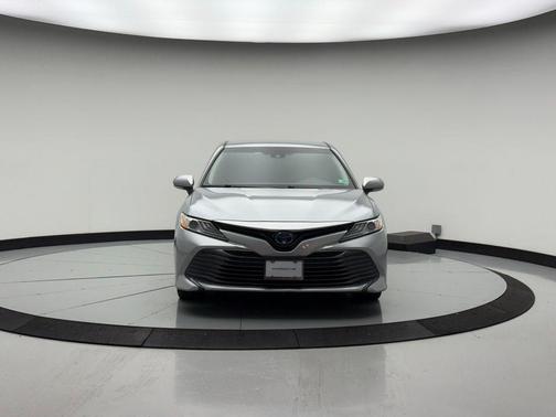2020 Toyota Camry Hybrid XLE