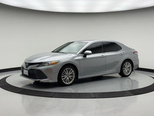 2020 Toyota Camry Hybrid XLE