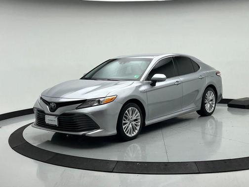 2020 Toyota Camry Hybrid XLE