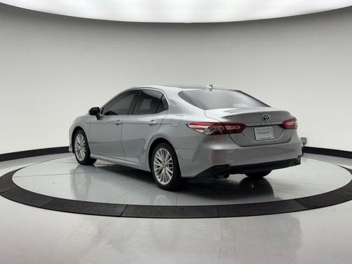 2020 Toyota Camry Hybrid XLE