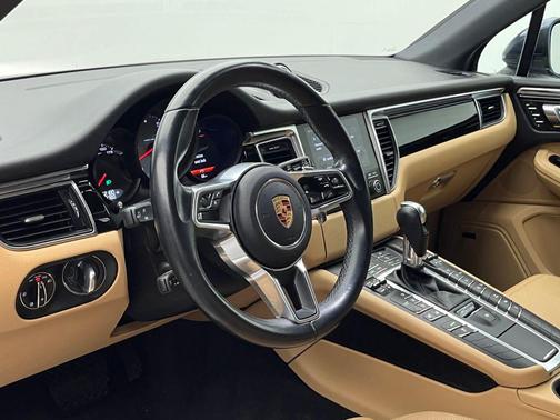 Night Blue Metallic 2017 Porsche Macan Macan S