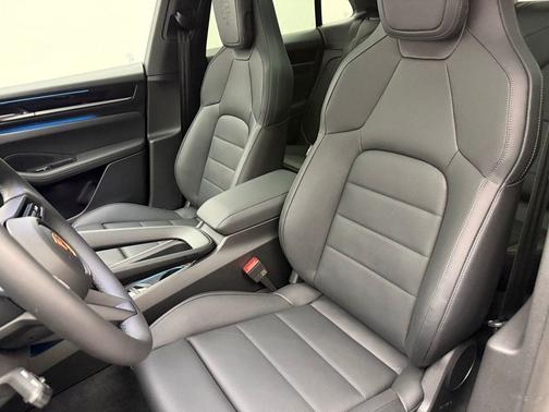 2026 Porsche Macan 4