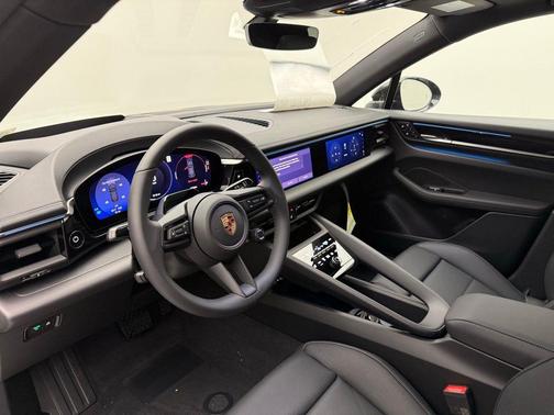 2026 Porsche Macan 4