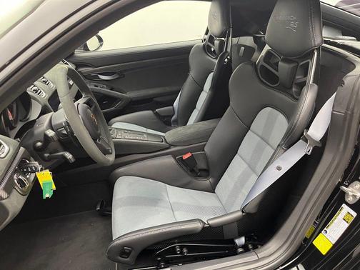 2025 Porsche 718 Cayman GT4 RS