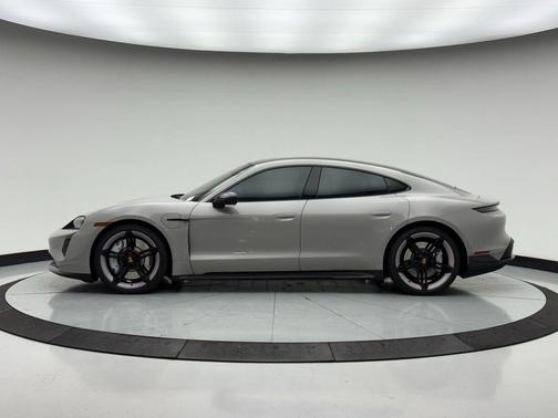 2022 Porsche Taycan GTS