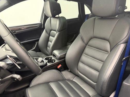 Blue Metallic 2024 Porsche Macan Macan GTS