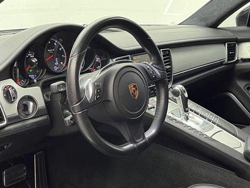 Jet Black Metallic 2016 Porsche Panamera Turbo S