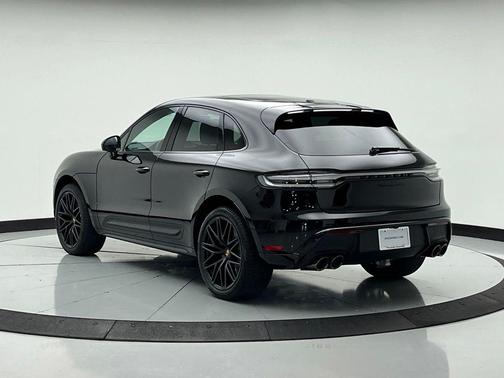 Jet Black Metallic 2026 Porsche Macan Macan GTS