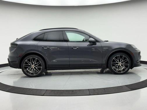 2026 Porsche Macan 4