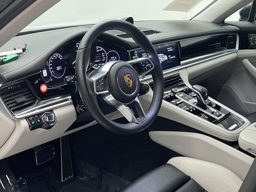 2019 Porsche Panamera 4