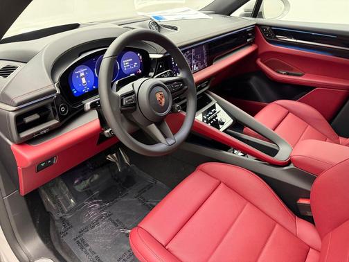 2026 Porsche Macan 4