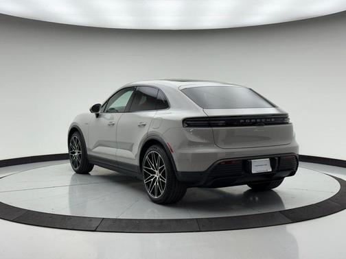 2026 Porsche Macan 4