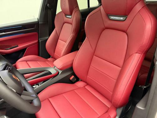 2026 Porsche Macan 4