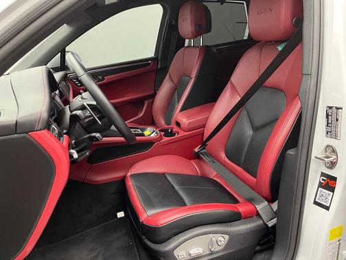 2024 Porsche Macan GTS