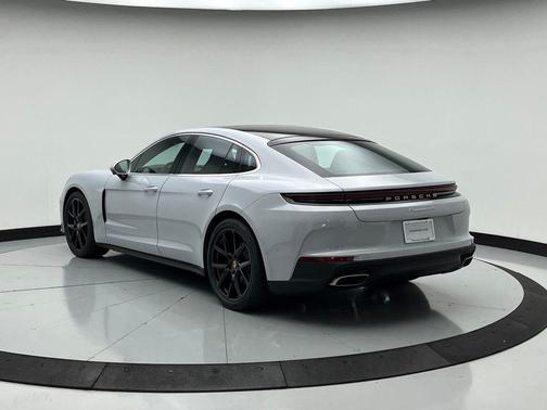 2025 Porsche Panamera 