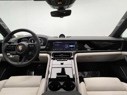 Aventurine Green Metallic 2026 Porsche Panamera 4 E-Hybrid