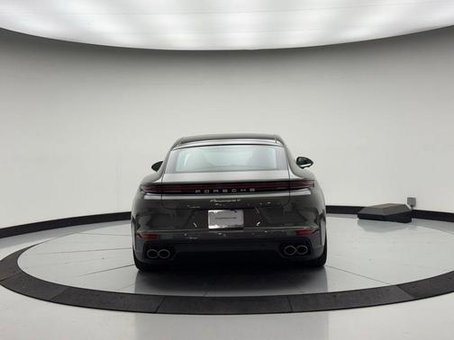 Aventurine Green Metallic 2026 Porsche Panamera 4 E-Hybrid