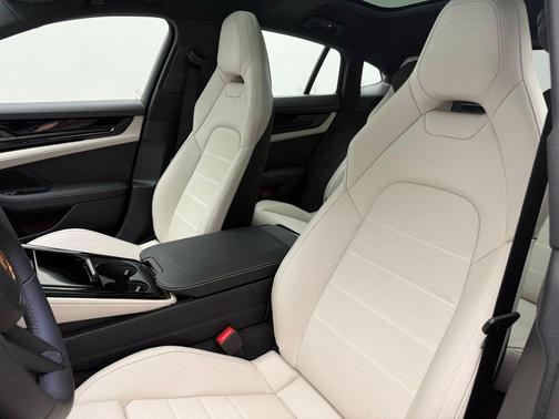 Aventurine Green Metallic 2026 Porsche Panamera 4 E-Hybrid