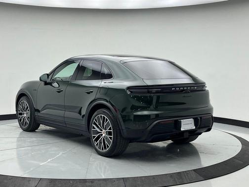 2026 Porsche Macan 4