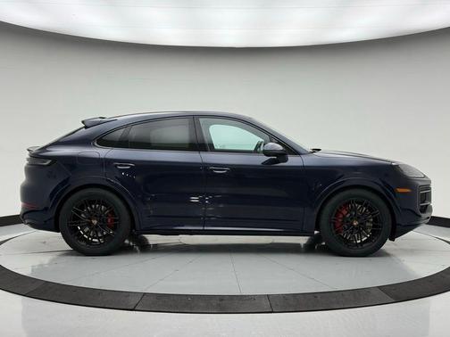 Algarve Blue Metallic 2026 Porsche Cayenne GTS