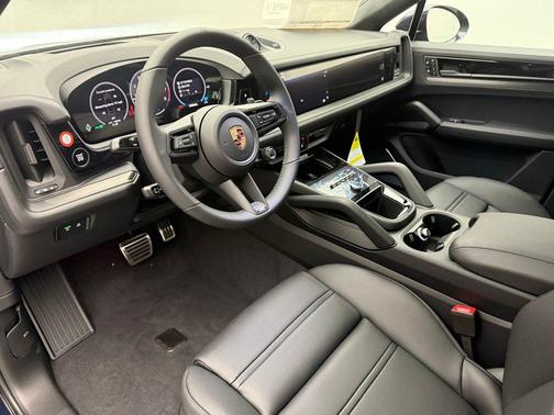 Algarve Blue Metallic 2026 Porsche Cayenne GTS