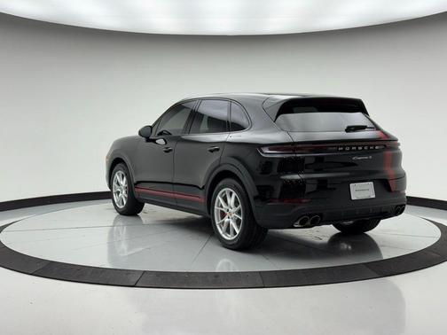 2024 Porsche Cayenne S