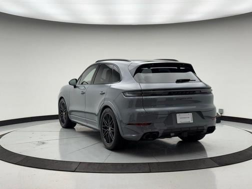 Arctic Grey 2026 Porsche Cayenne GTS