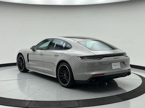 2023 Porsche Panamera 