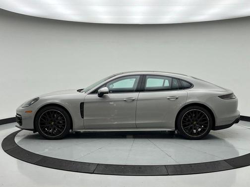 2023 Porsche Panamera 