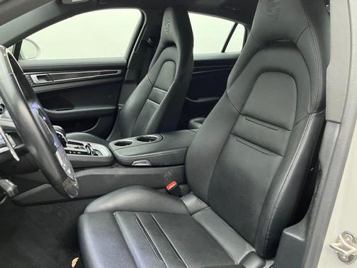 2023 Porsche Panamera 