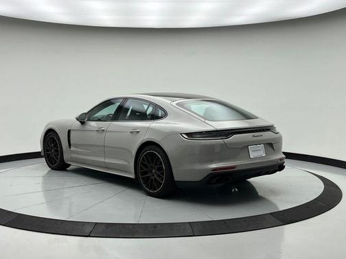 2023 Porsche Panamera 