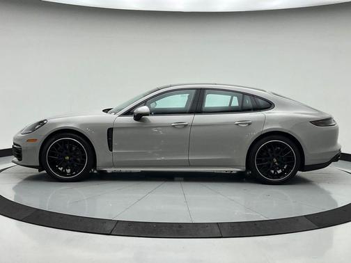 2023 Porsche Panamera 