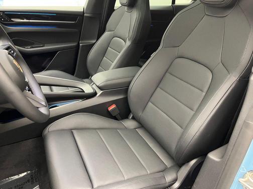 2025 Porsche Macan 4