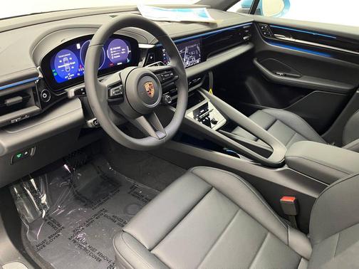 2025 Porsche Macan 4