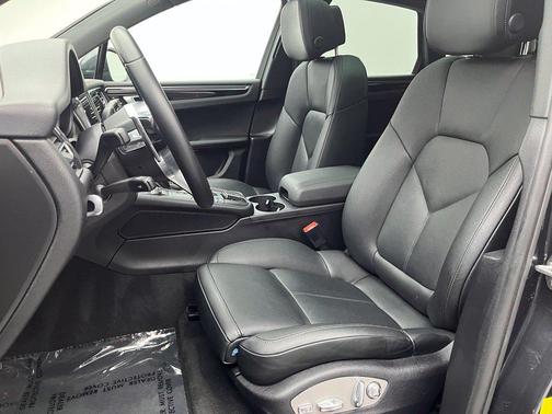 Grey 2021 Porsche Macan Macan
