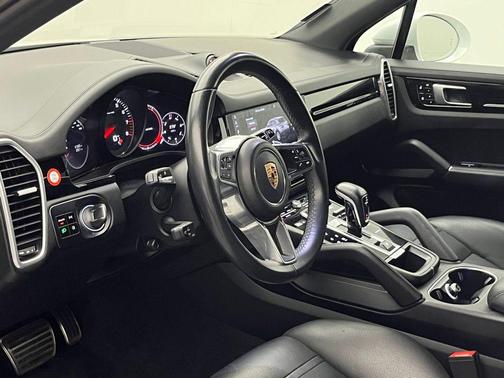 White 2019 Porsche Cayenne S