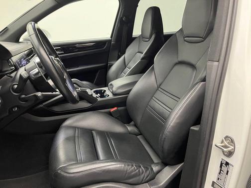 White 2019 Porsche Cayenne S
