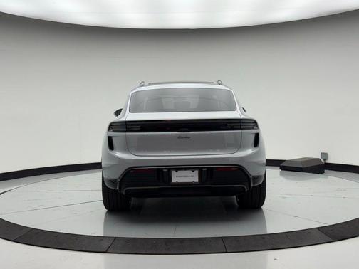 Ice Grey Metallic 2026 Porsche Macan Macan Electric Turbo