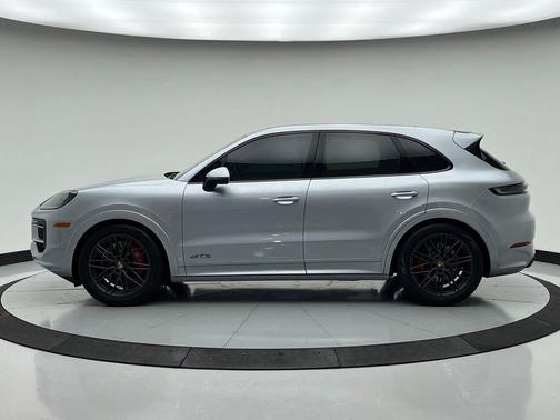 2025 Porsche Cayenne GTS