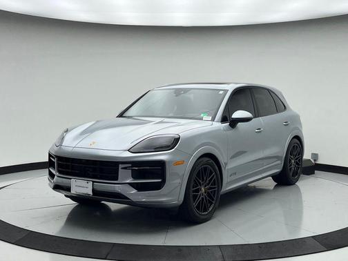 2025 Porsche Cayenne GTS