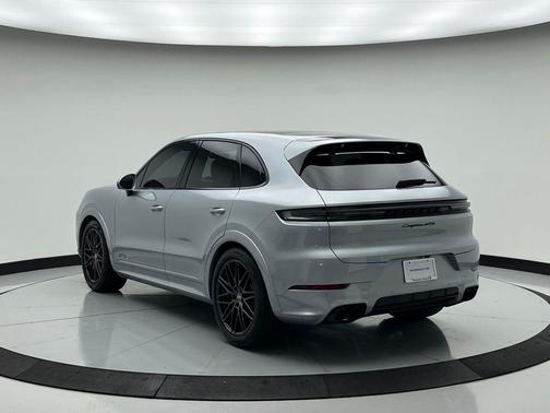 2025 Porsche Cayenne GTS