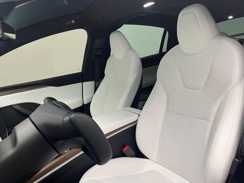 Pearl White Multi-Coat 2024 Tesla Model X Long Range