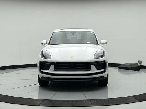 White 2024 Porsche Macan Macan