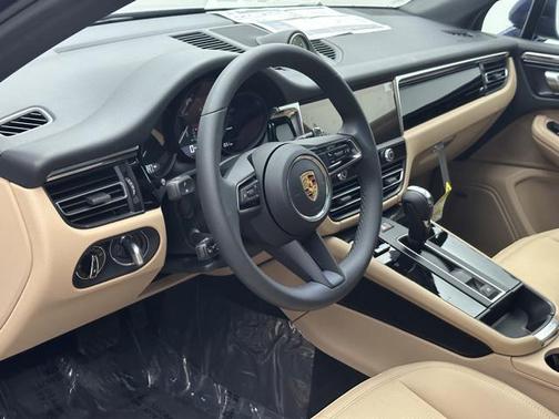 2023 Porsche Macan 