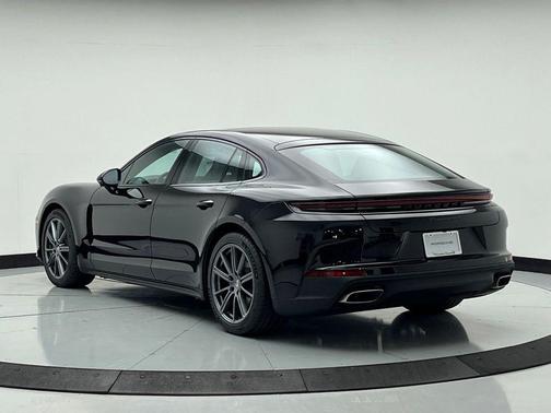 Jet Black Metallic 2026 Porsche Panamera 4