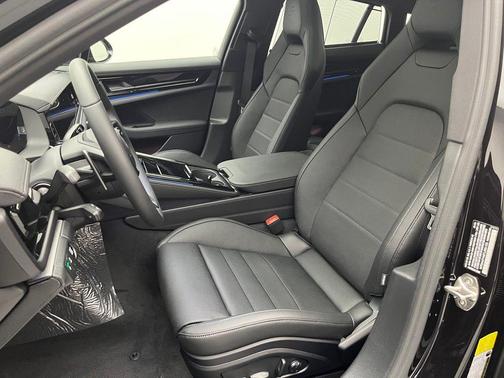 Jet Black Metallic 2026 Porsche Panamera 4